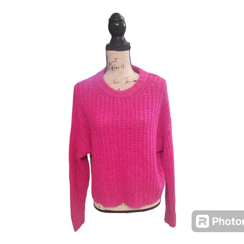 American Eagle Womensโ Hot Pink Crewneck ๐ Sweater Size Small - Picture 2 of 7